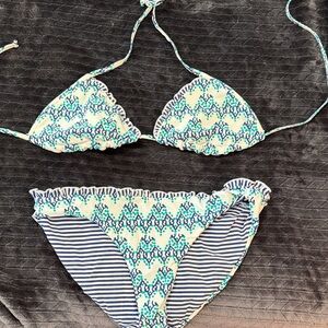 Vineyard Vines Reversible Geowave Bikini, both top and bottom, size small
